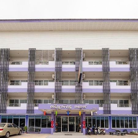 Treeyapat Place Hotel Kanchanaburi Ngoại thất bức ảnh