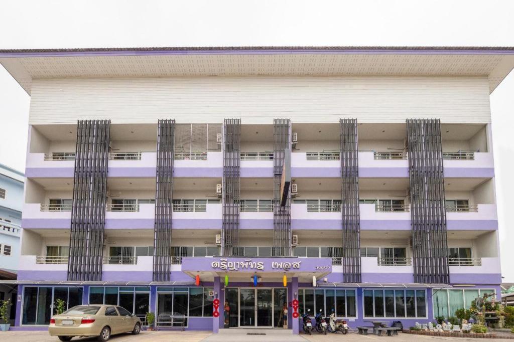 Treeyapat Place Hotel Kanchanaburi Ngoại thất bức ảnh